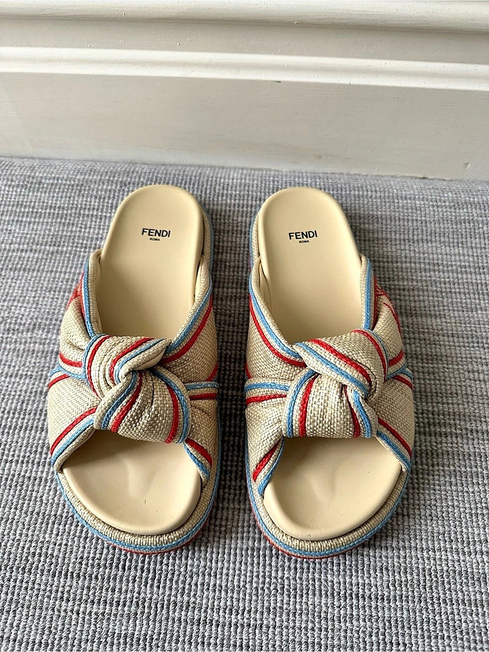Fendi Feel Knotted Slide Sandal Cream & Red EU 37.5